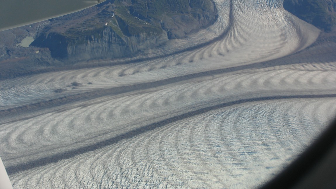Glacier that flows into Alsek Lake