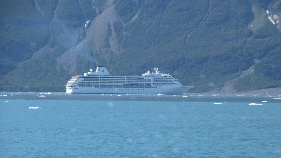 Cruise ship in Disenchantment Bay