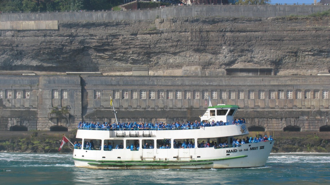 Maid of the Mist boat