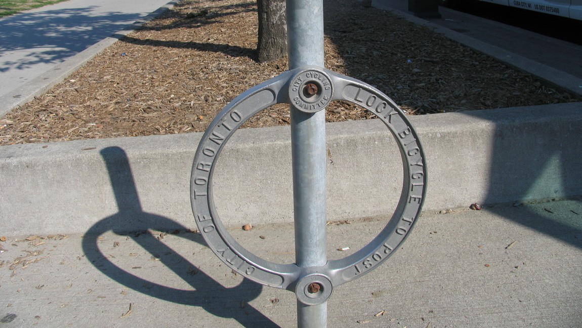 Bicycle locking post