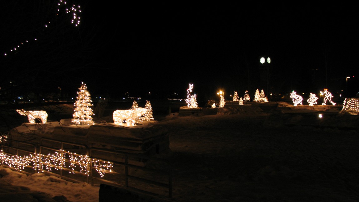 Lights in Golden Heart Plaza