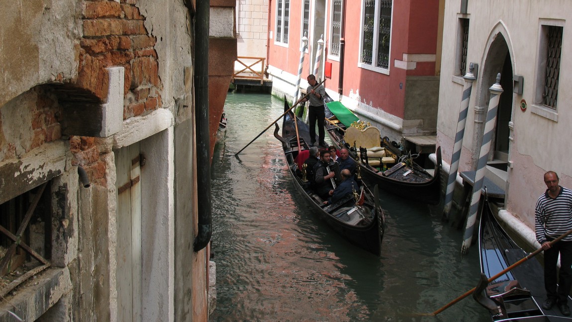 Gondolas passing by
