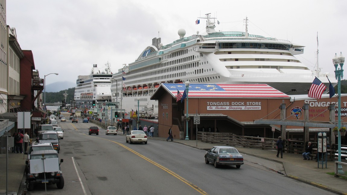 Cruise ship terminal