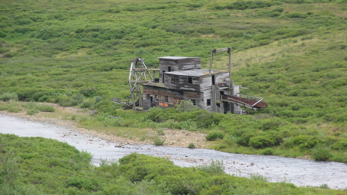 Passing a small dredge