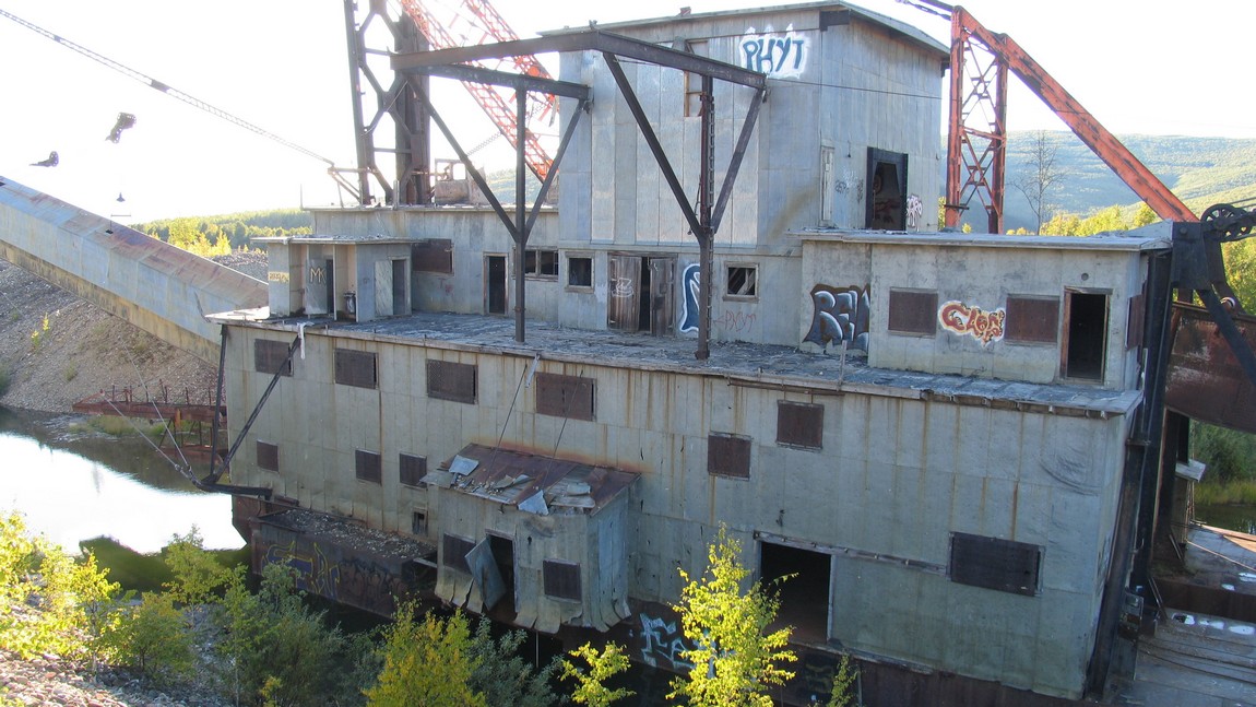 Gold dredge in Chatanika