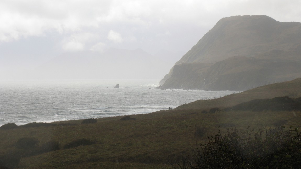 Bay between Narrow Cape and Pasagshak Point