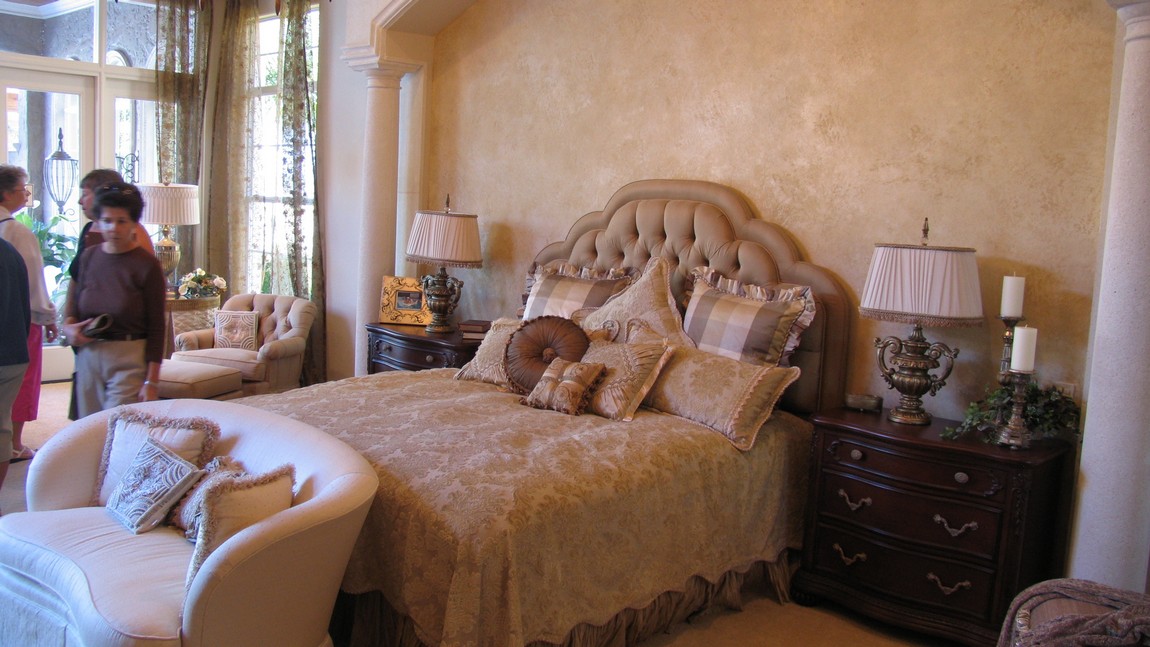 House #7 The Venetian