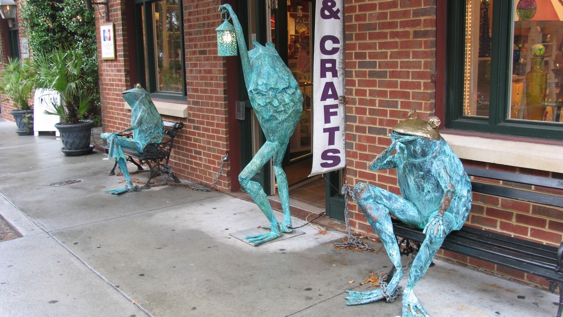 Neat frog sculptures
