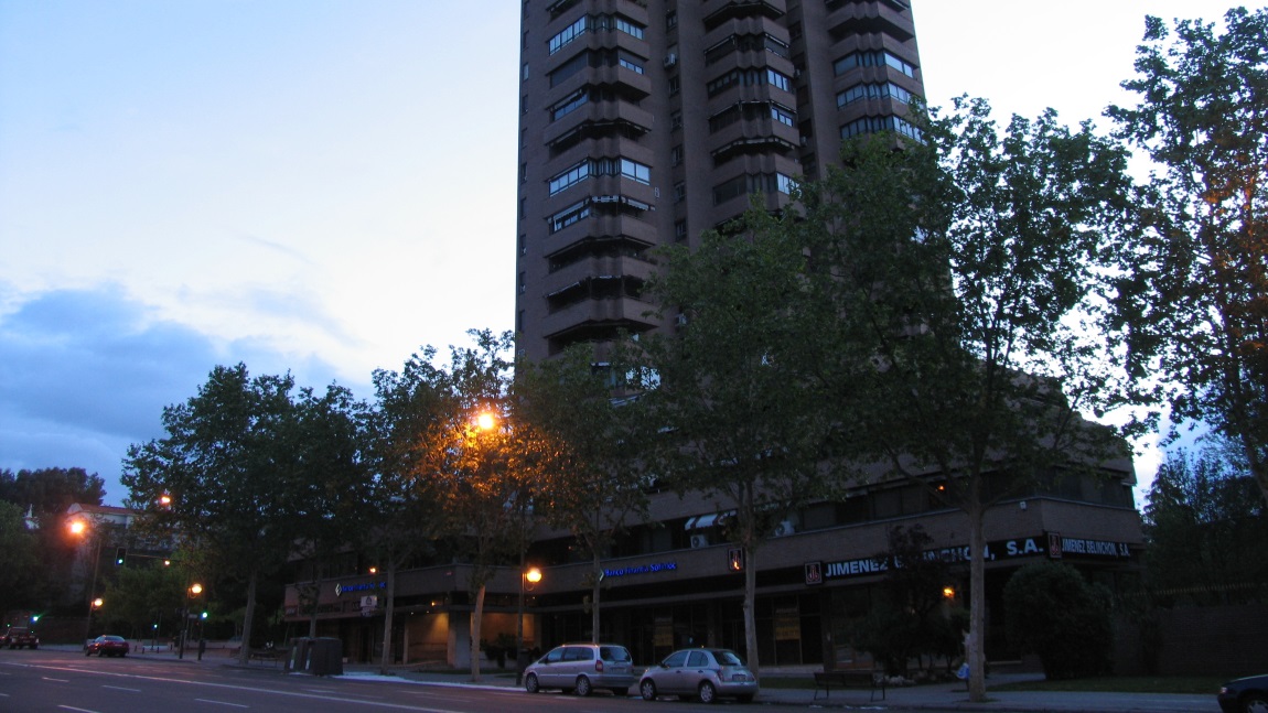 Residential tower on Ave. de Men�ndez Pelayo