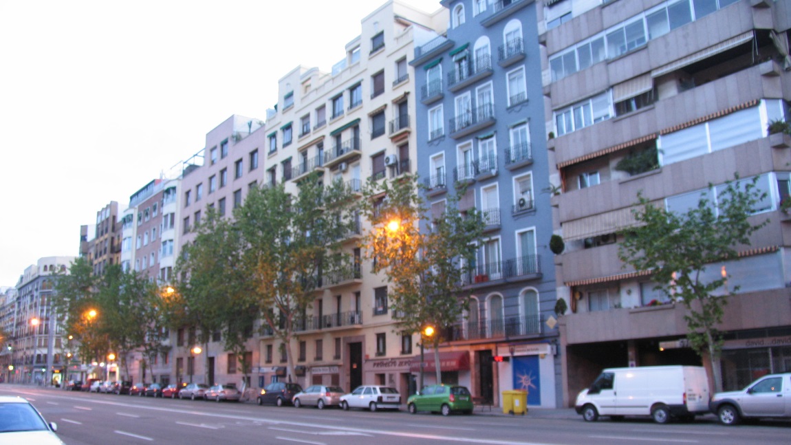 Looking North up Ave. de Men�ndez Pelayo