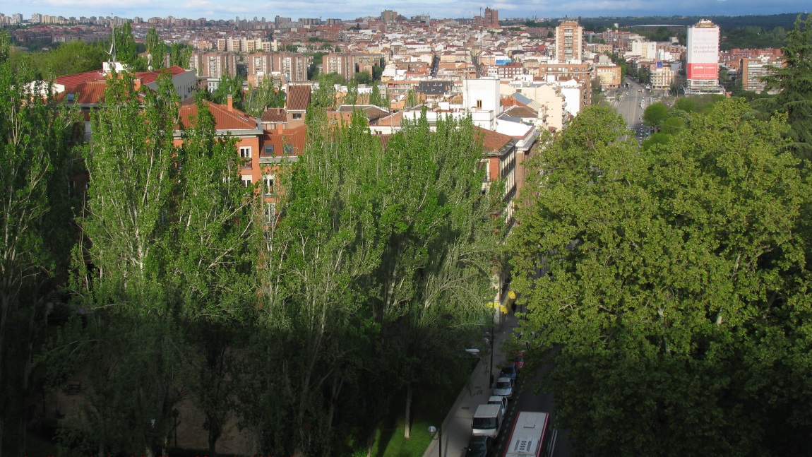 Muralla �rabe Garden from Calle de Bail�n