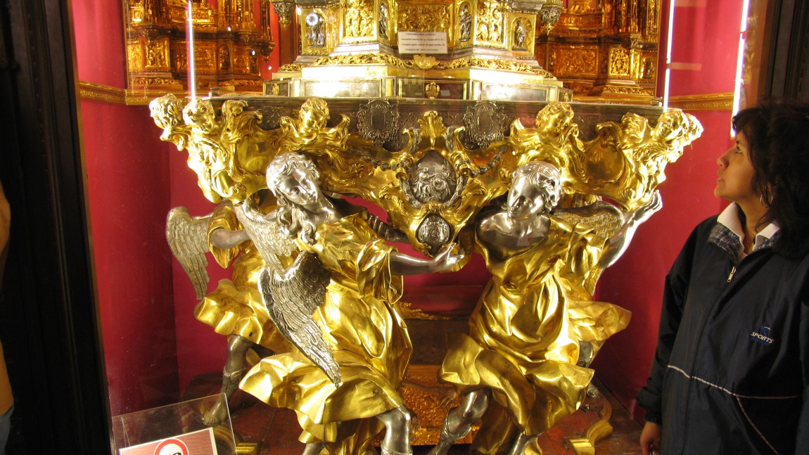 Inside the Santa Iglesia Catedral Primada de Toledo church