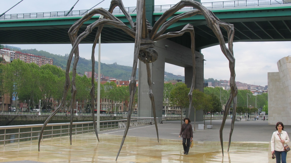 Spider sculpture behind the Guggenheim Museum