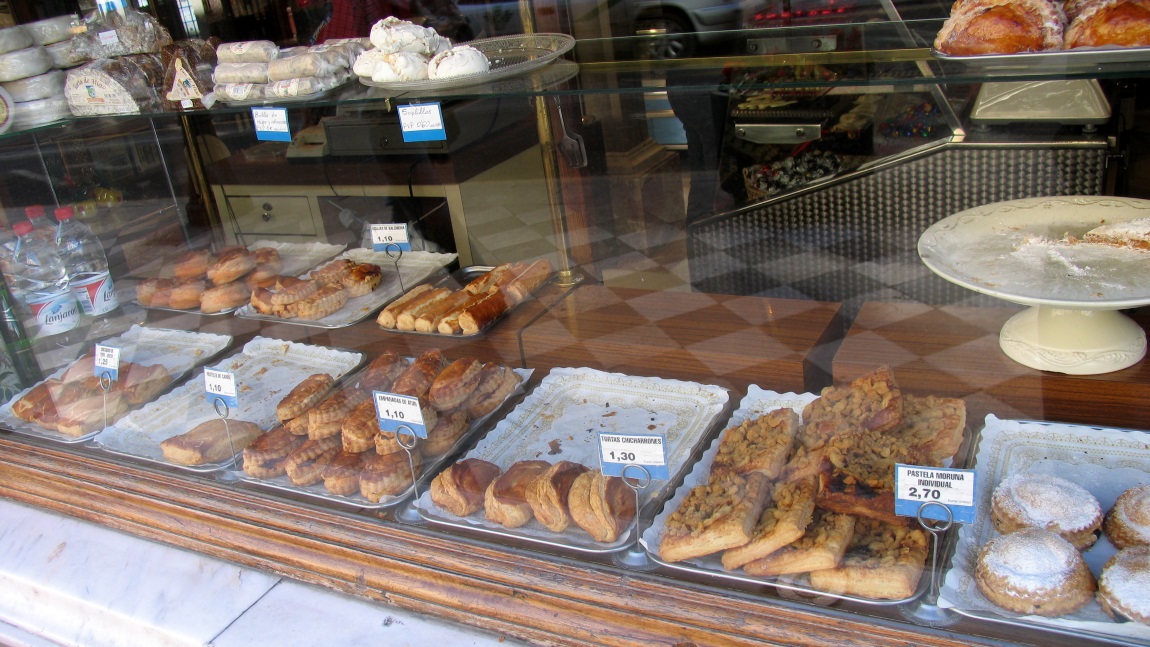 Window shopping on Calle Reyes Cat�licos