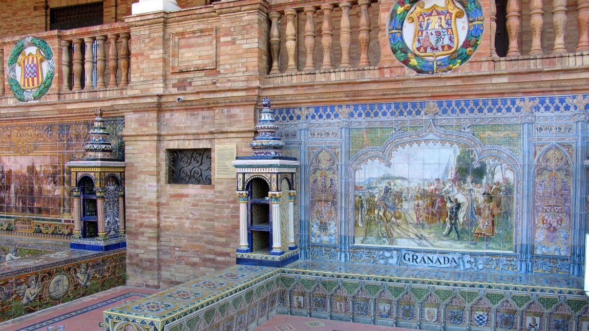 Alcove with coat of arms