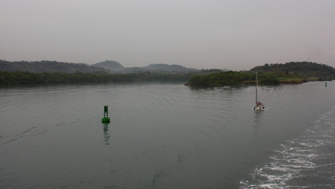 Between Miraflores Locks and Bridge