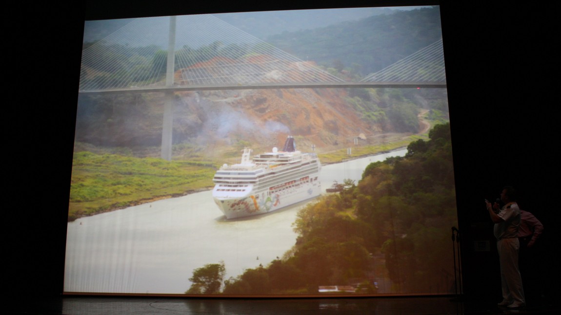 Norwegian Pearl passing under Centennial Bridge