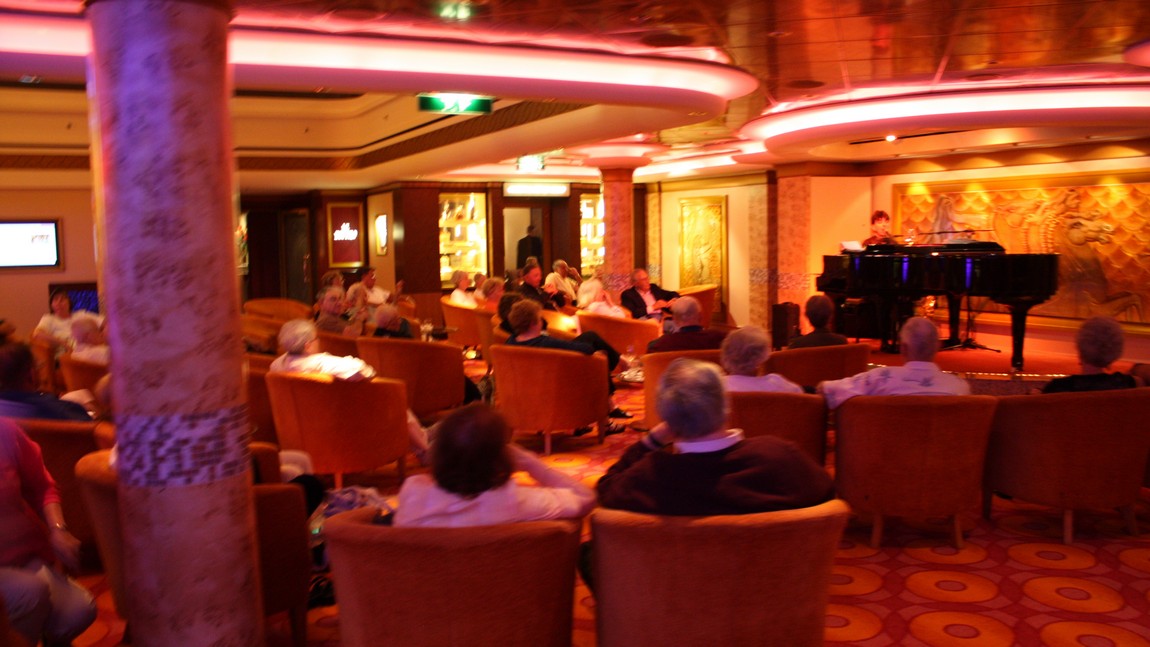 Live music in one of the lounges