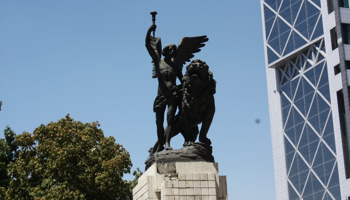 Statue in the Plaza Italia