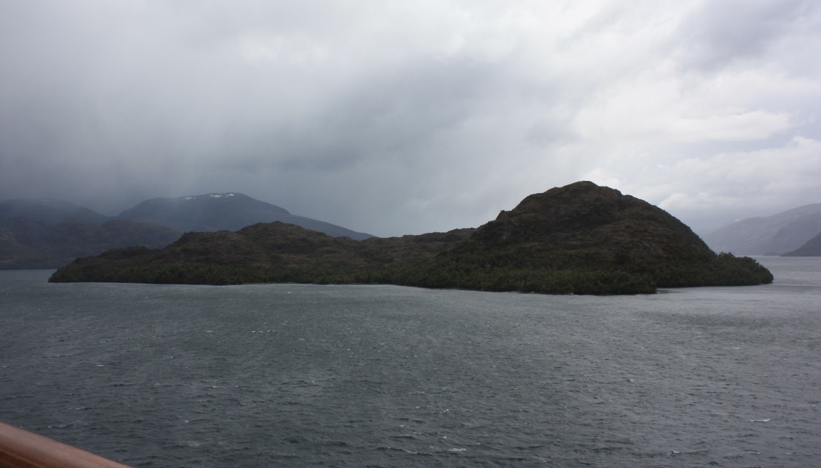 Approaching Isla Hanover