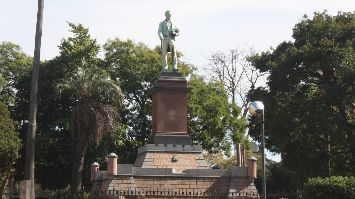 Monument and Plaza Joaqu�n Su�rez