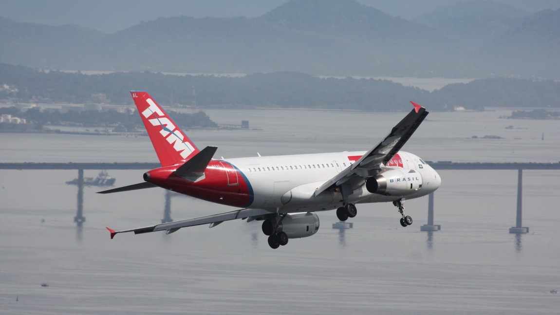 Jet coming in for a landing