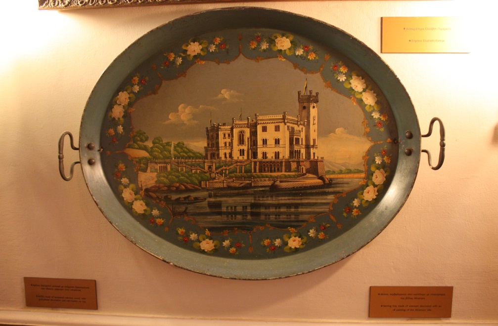 Serving tray with an oil painting of Miramare Castle