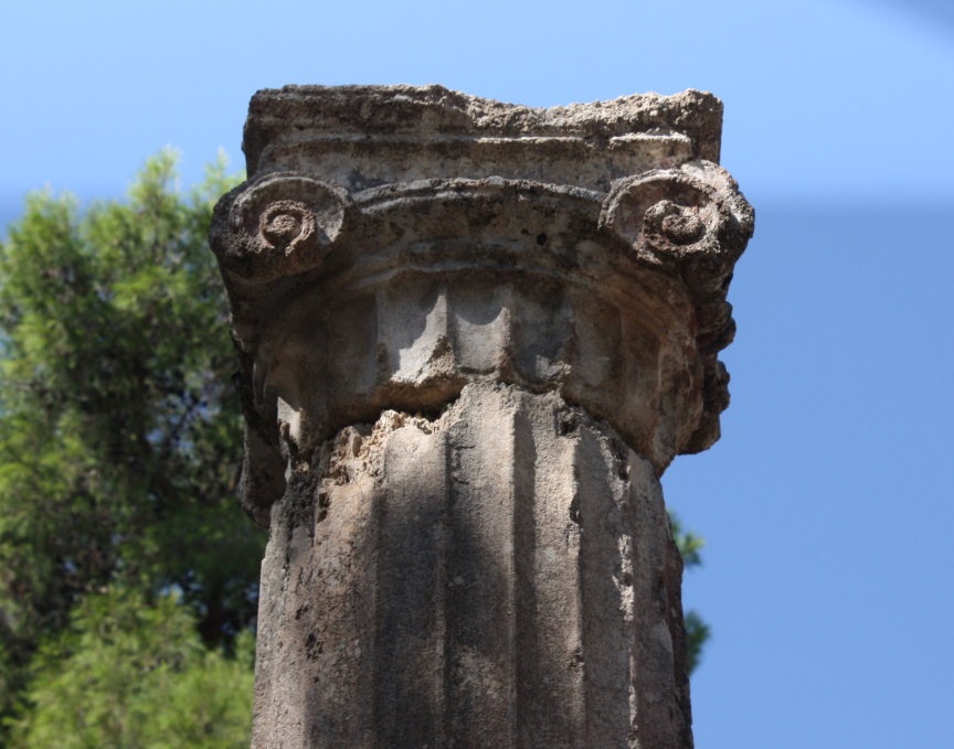 Detail on the top of a column