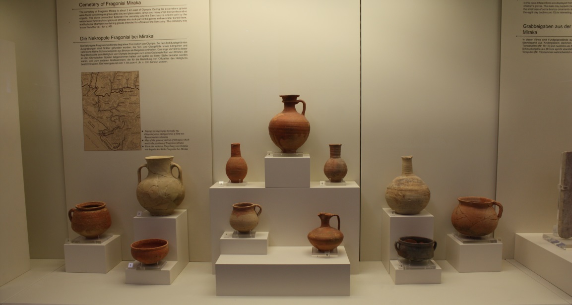 Clay pottery from the Fragonisi Miraka cemetery