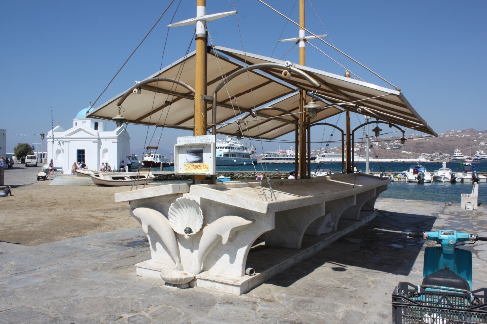 Fish cleaning station