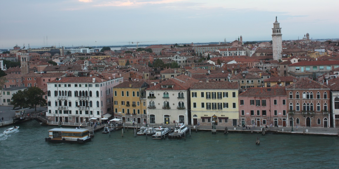 The Rio Dei Tolentini is on the left
