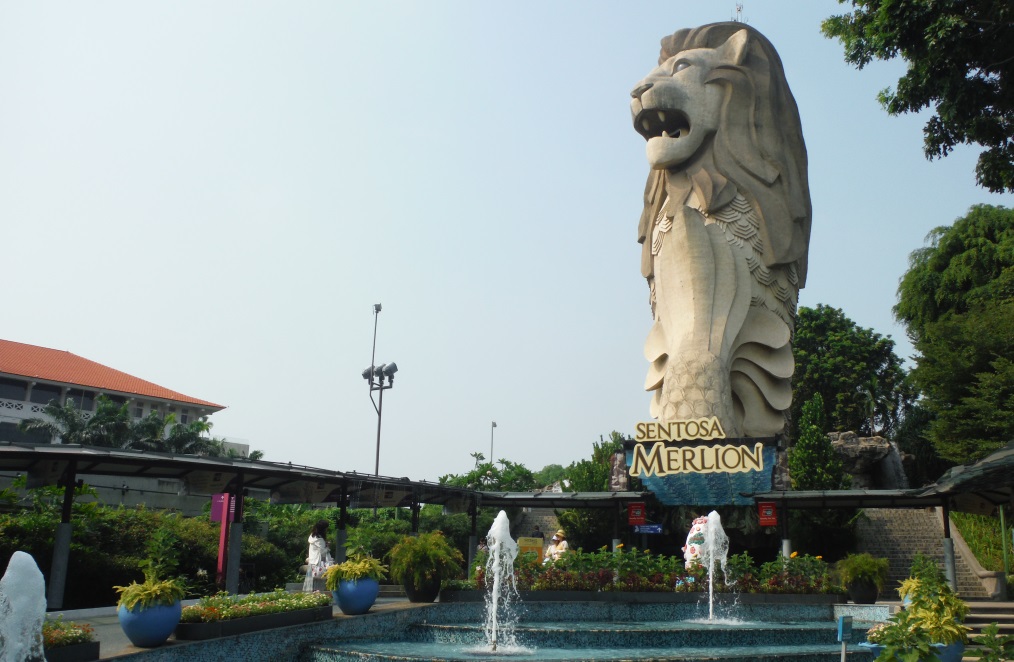 Closer view of the lion at the top of the hill