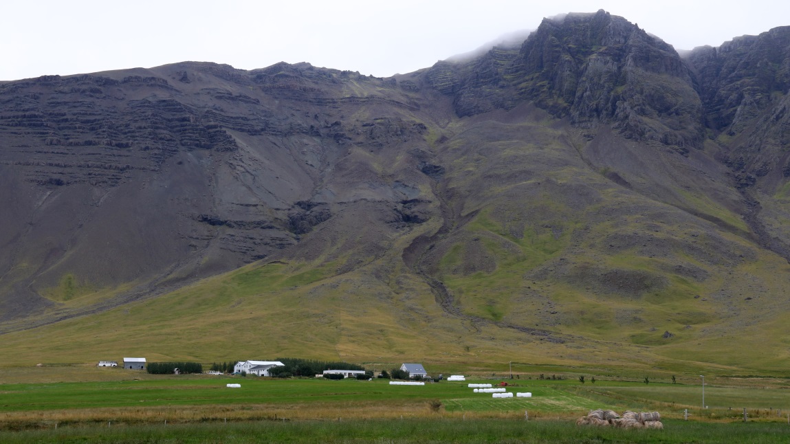 Kjalarnes Mountains East of Grundarhverfi
