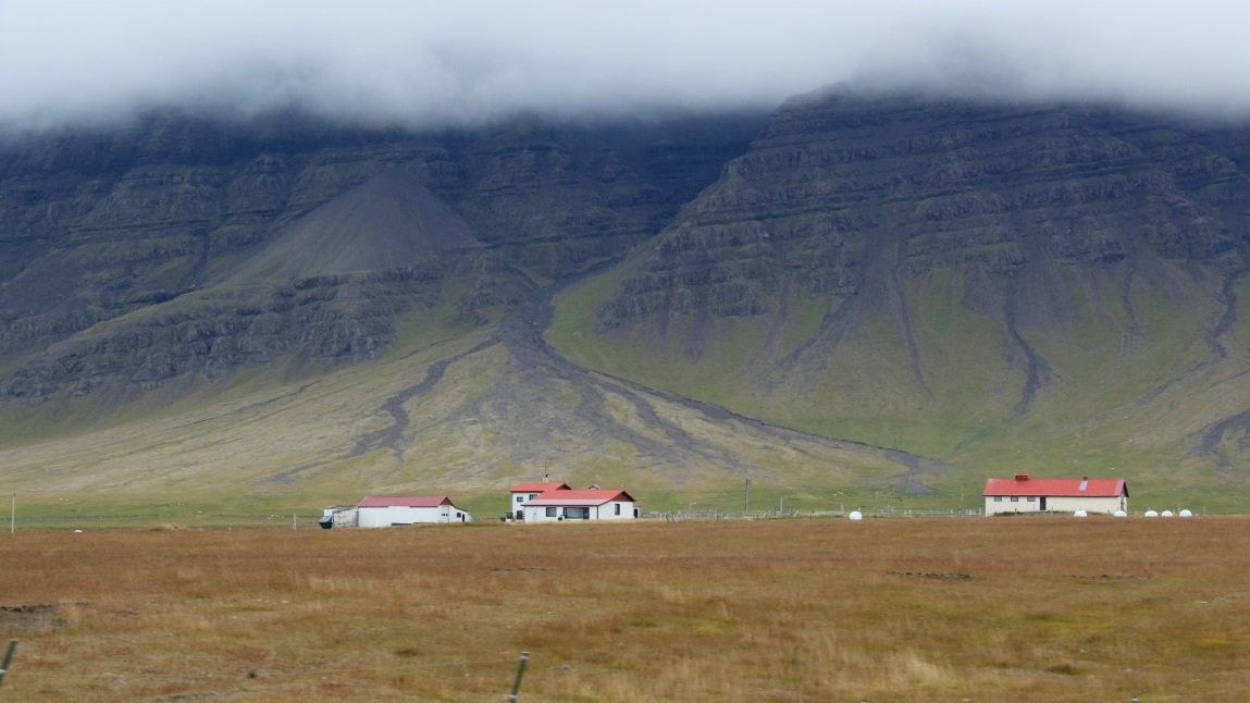 Farm at the base of Kolbeinssta�afjall