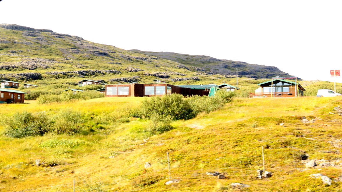 Passing through Fl�kalundur