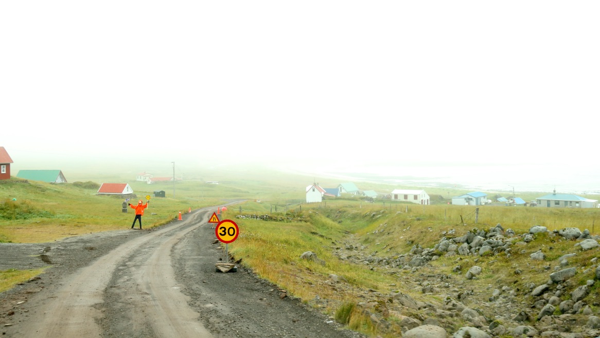 Driving into Hvall�tur