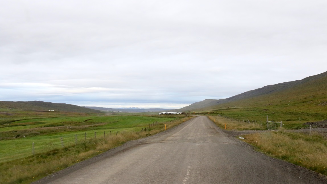Beginning of the gravel road