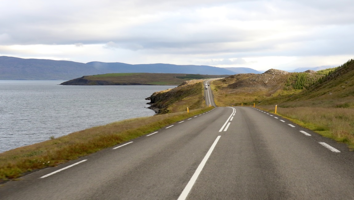 Eyjafjöršur is fairly narrow