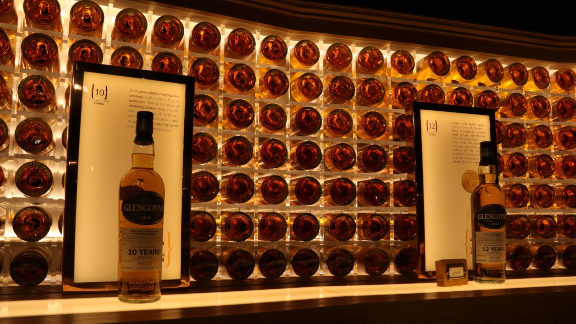 Lighting is used effectively