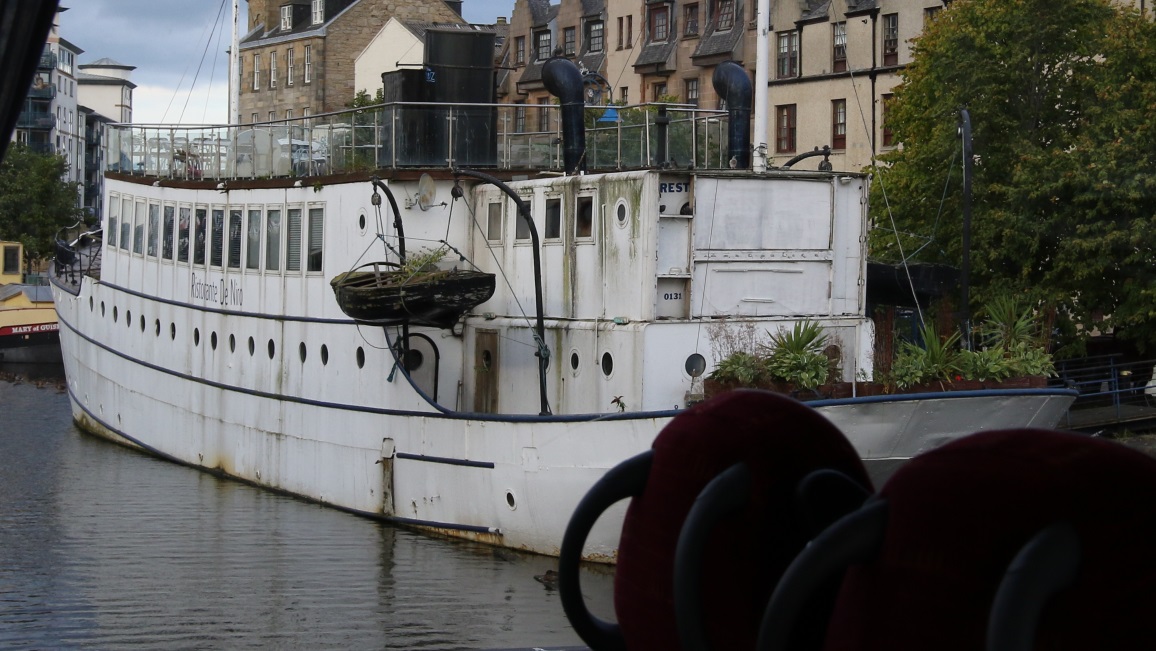 Ristorante de Niro and Cruz club on the Water of Leith