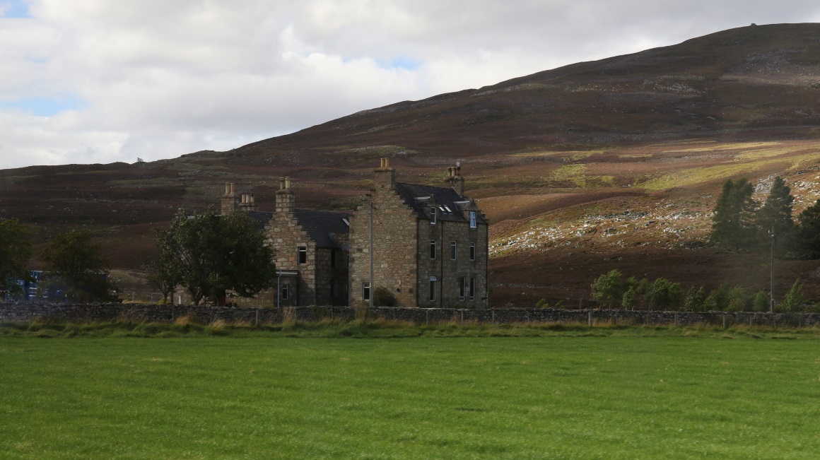 Gairnshiel Lodge