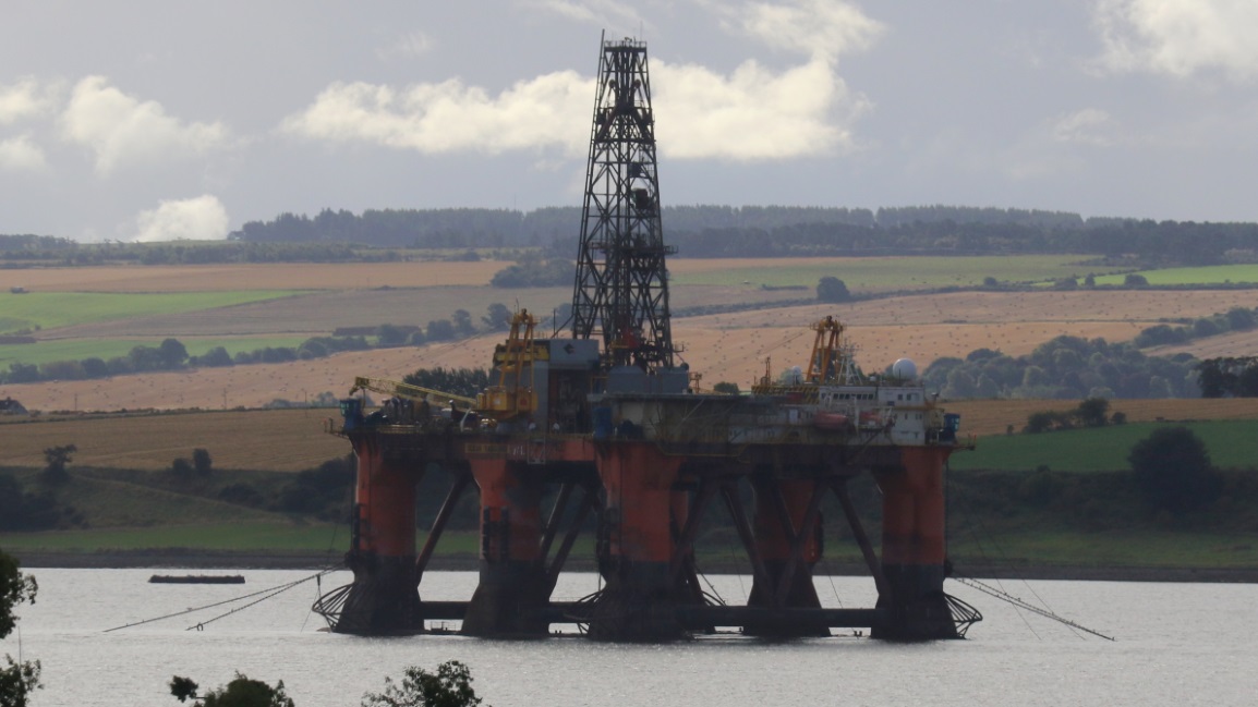 Closer view of an oil platform