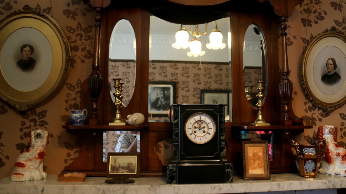 Nicely decorated fireplace mantle