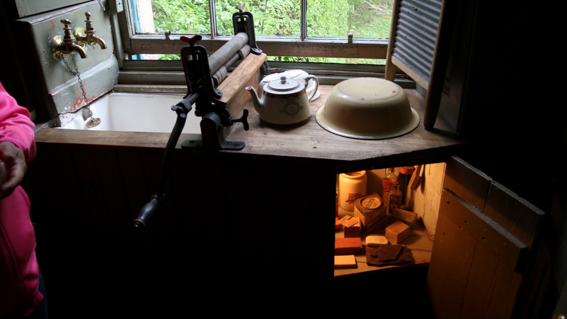 Kitchen sink area