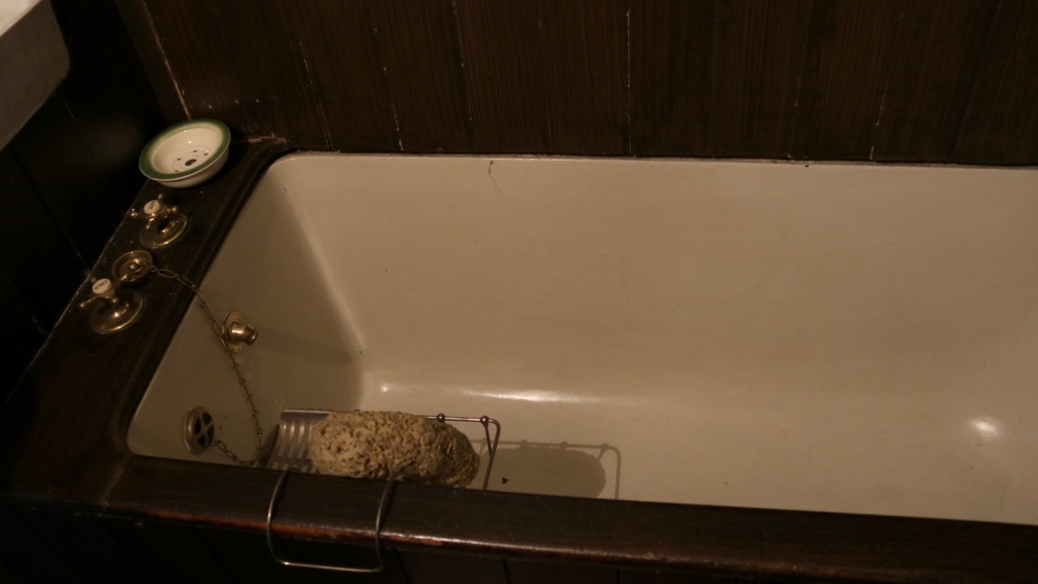 Bathtub