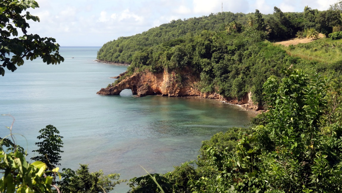 Neat arch on the coast of Ciceron