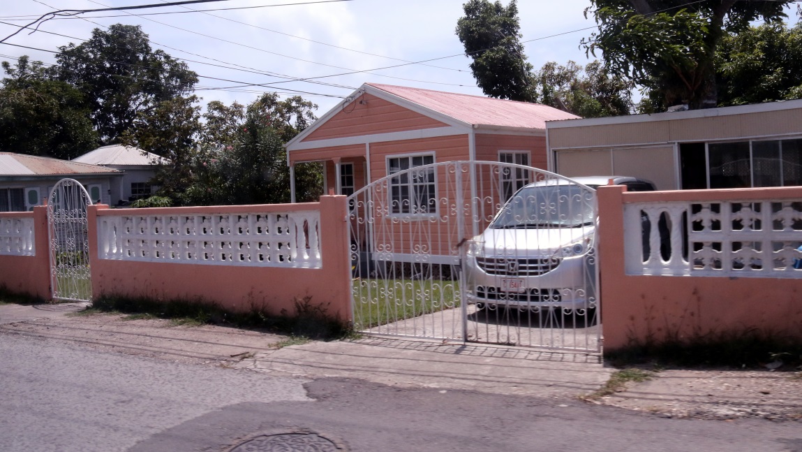 Peach house in Urlings