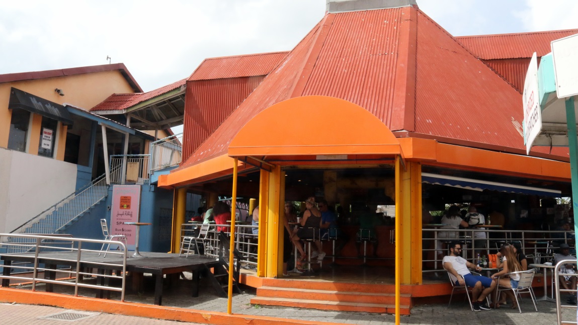 Island B-Hive Sports Bar