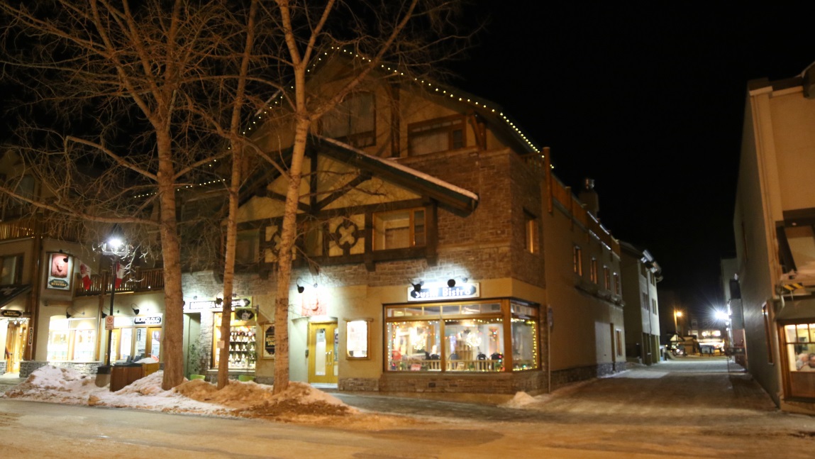 Walking around Banff Alberta on Caribou Street