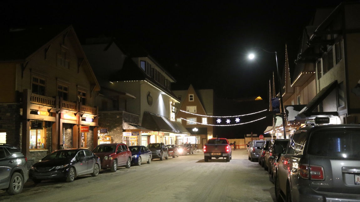 Walking around Banff Alberta on Bear Street
